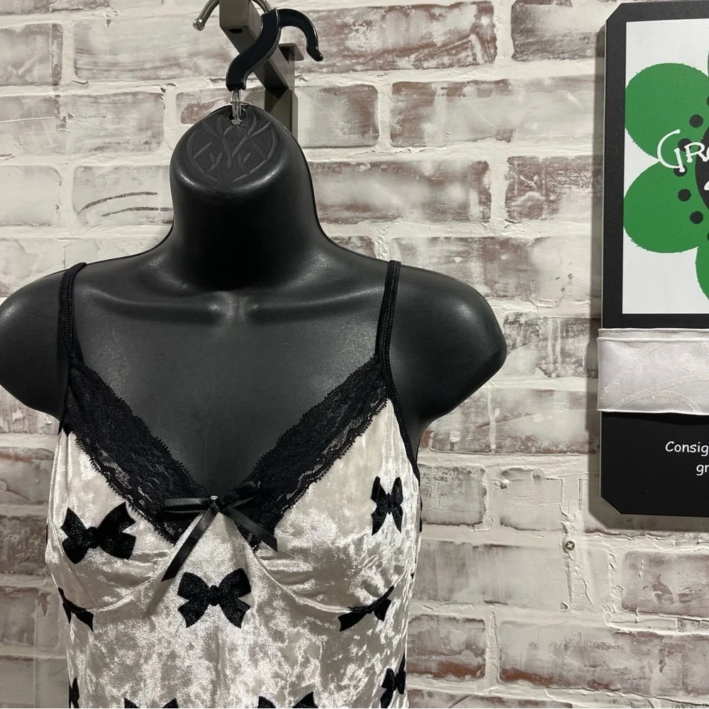 Elegant Black and White Lace Chemise Womens small